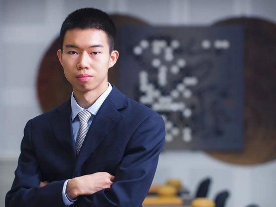 同时，维尼修斯也认同俱乐部以及安切洛蒂的管理，也了解到了从伤病中恢复的痛苦。